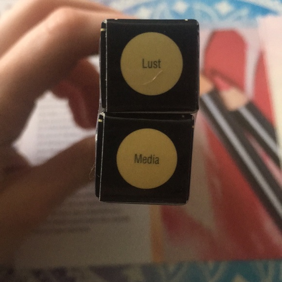 NIB Illamasqua Lip Colouring Pencils- Lust & Media - Picture 2 of 3